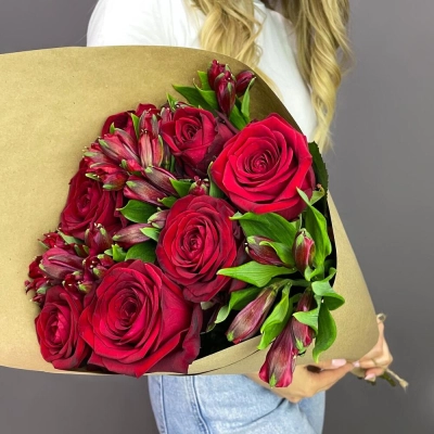 Букет «Страсть» – гармония красных роз и нежных альстромерий Барыш Ульяновская область Букет «Страсть» – гармония красных роз и нежных альстромерий Барыш Ульяновская область