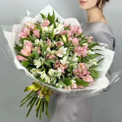 Букет «Гармония» – нежное сочетание белых и розовых альстромерий Барыш Ульяновская область Букет «Гармония» – нежное сочетание белых и розовых альстромерий Барыш Ульяновская область