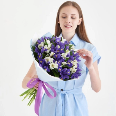 Букет «Вечернее дыхание»  – загадочная гармония синих ирисов и белых альстромерий Барыш Ульяновская область Букет «Вечернее дыхание»  – загадочная гармония синих ирисов и белых альстромерий Барыш Ульяновская область