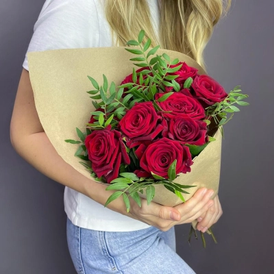 Букет из 9 красных роз с фисташкой – гармония страсти и свежести Барыш Ульяновская область Букет из 9 красных роз с фисташкой – гармония страсти и свежести Барыш Ульяновская область