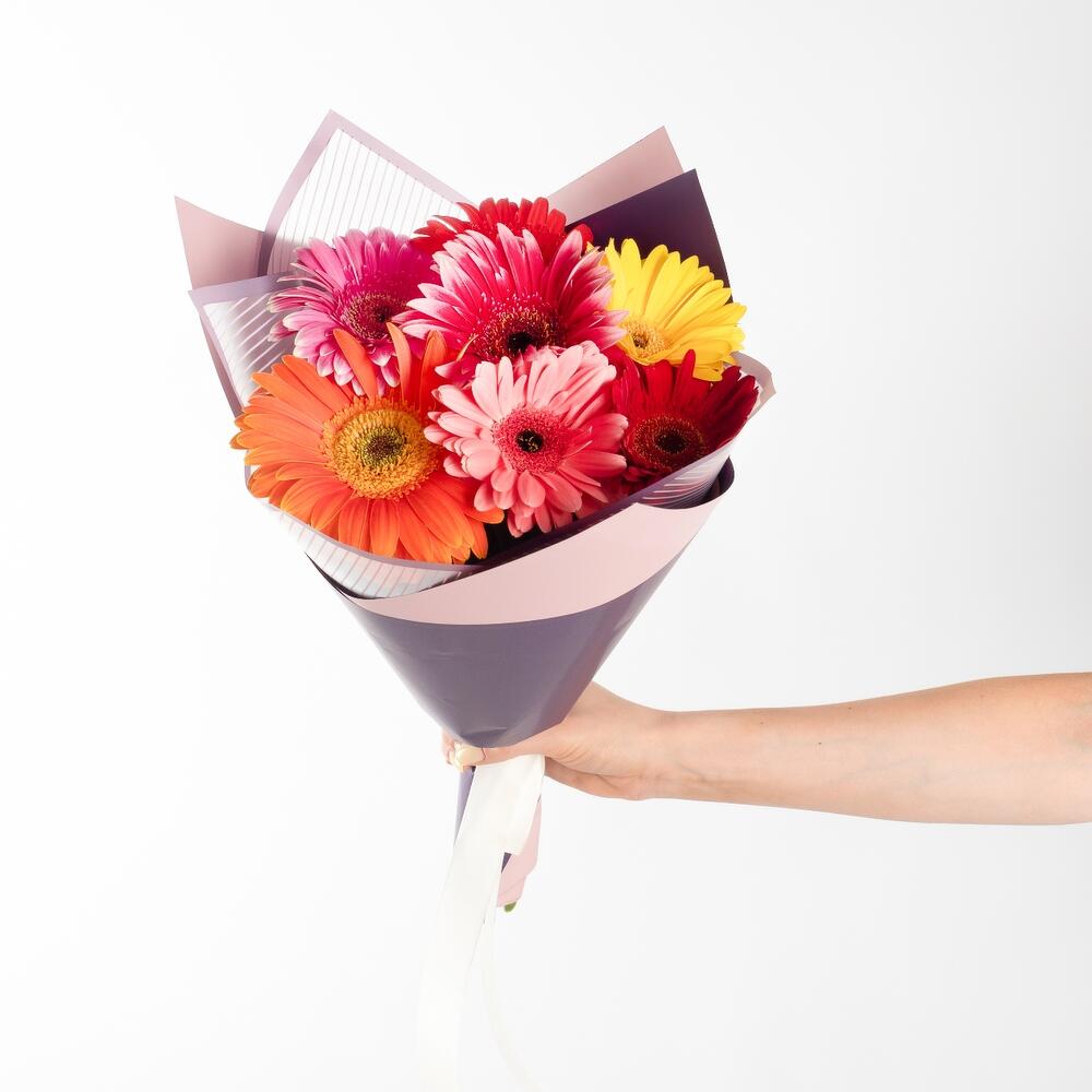 Солнечный букет из 7 свежих гербер – радость в подарок Барыш Ульяновская область