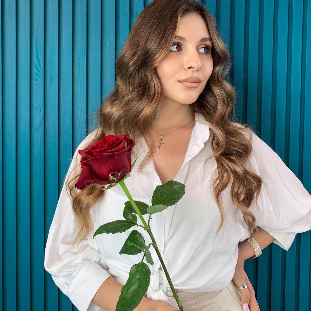 Комплимент из красной эквадорской розы – минимализм роскоши Барыш Ульяновская область