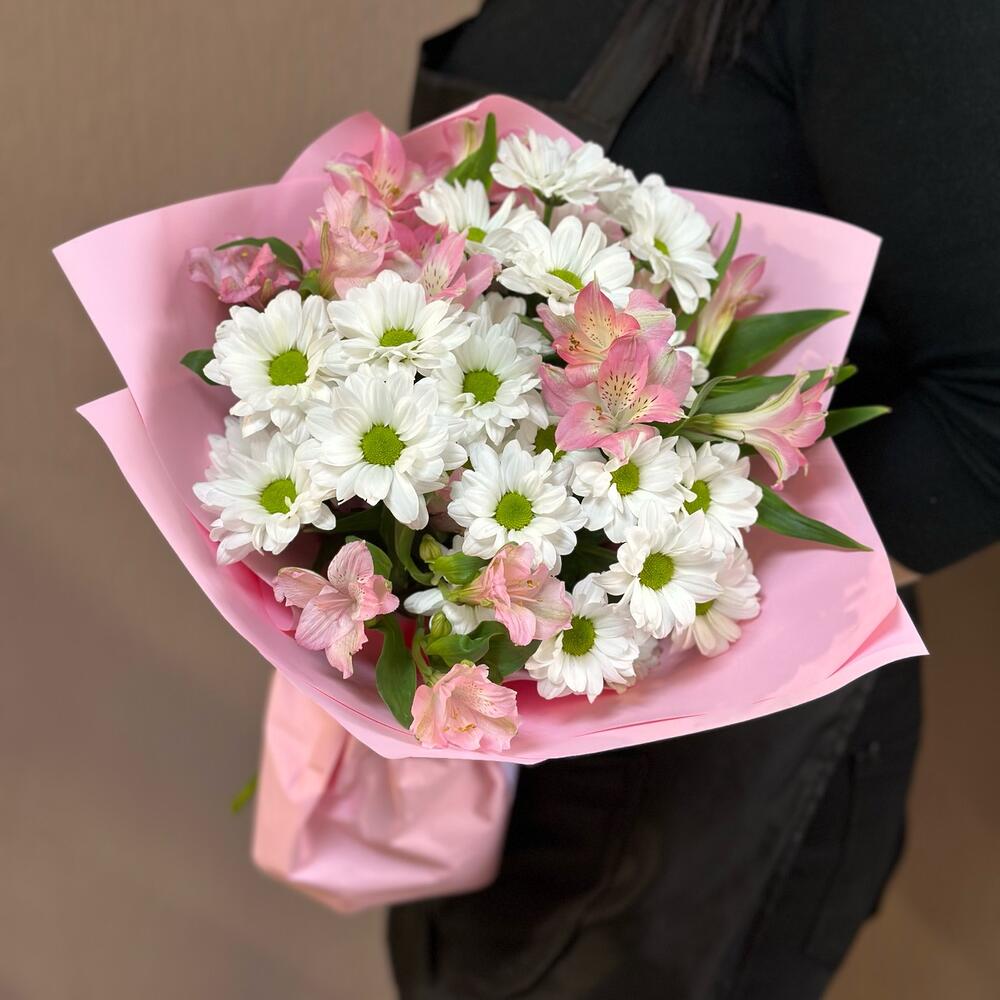 Букет «Поцелуй бабочки» нежность белых хризантем и розовых альстромерий Барыш Ульяновская область