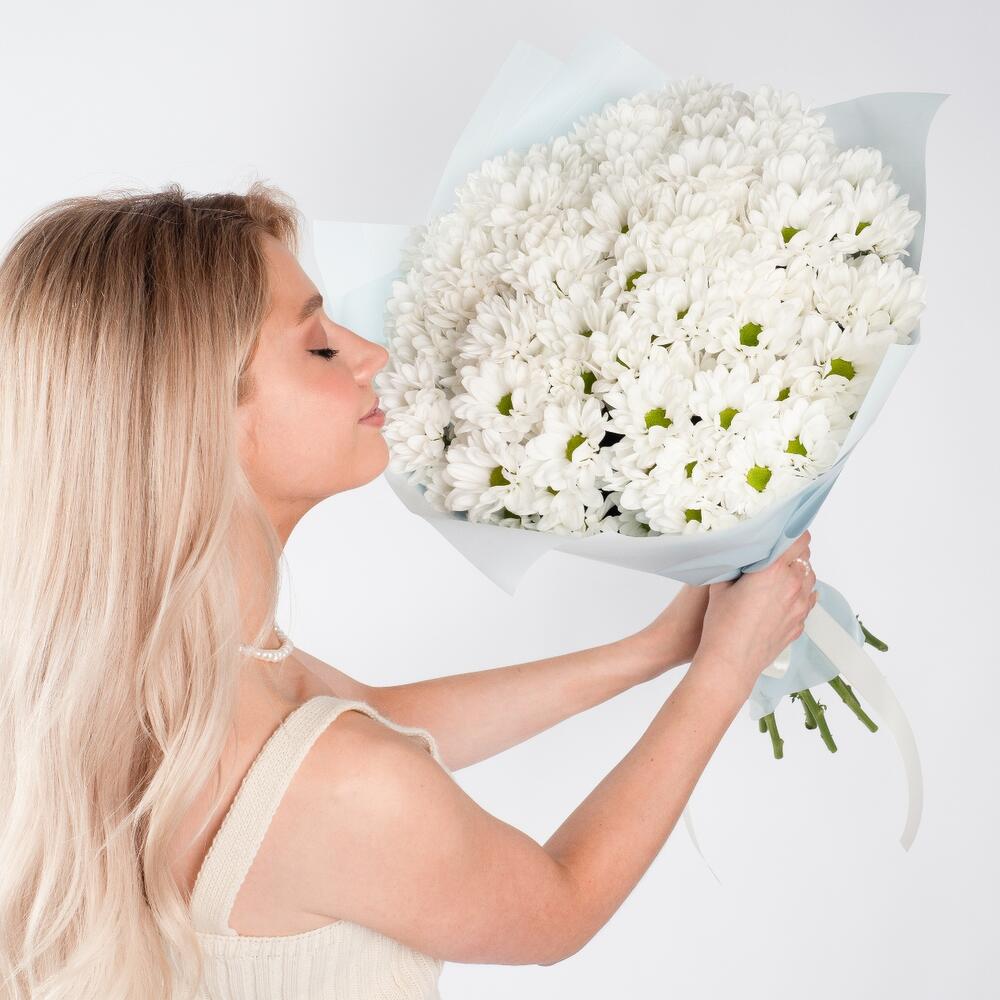 Букет «Ромашковое чудо» – летнее настроение в белых хризантемах Барыш Ульяновская область