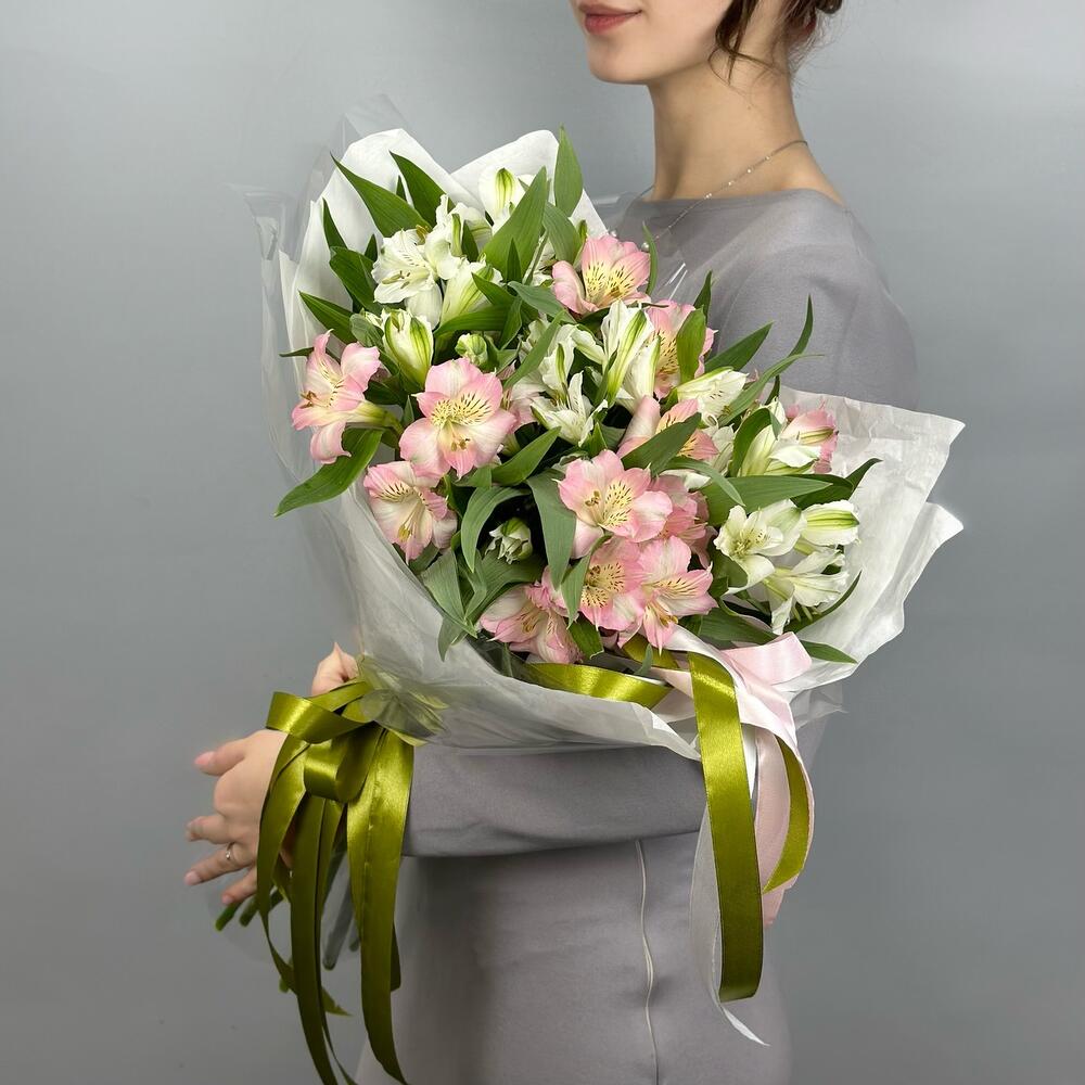 Букет «Нежность» – трогательное сочетание белых и розовых альстромерий Барыш Ульяновская область