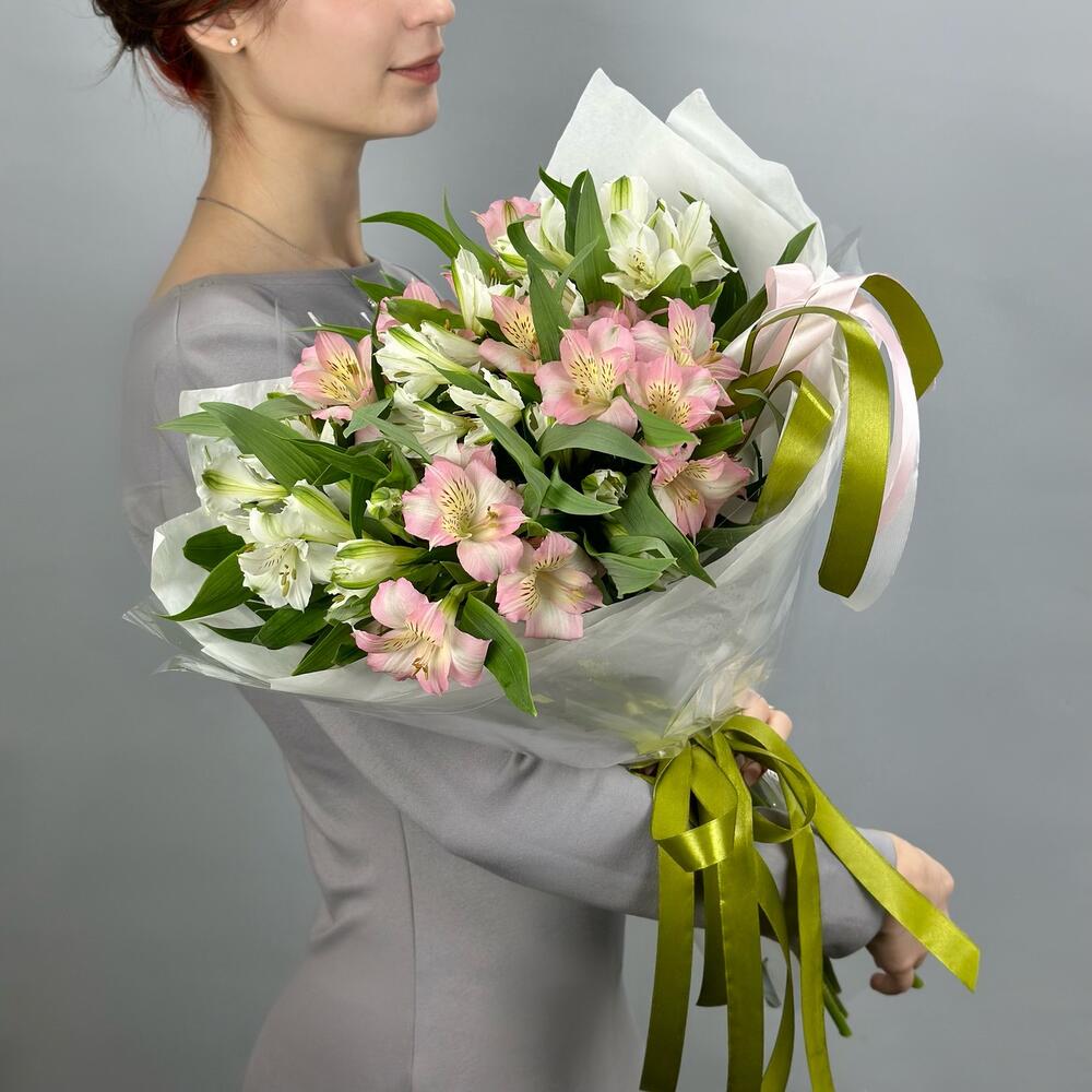 Букет «Нежность» – трогательное сочетание белых и розовых альстромерий Барыш Ульяновская область