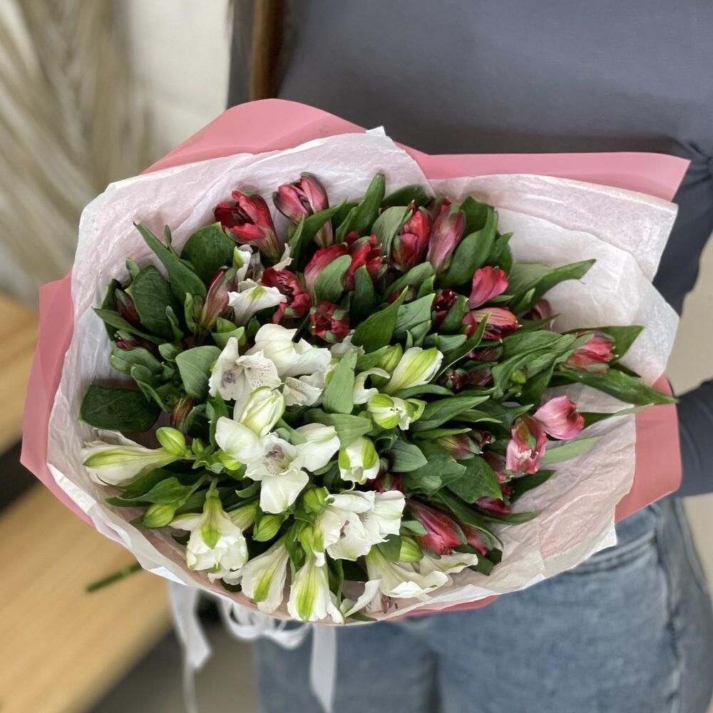 Букет «Люблю»– страсть и чистота в красно-белых альстромериях Барыш Ульяновская область